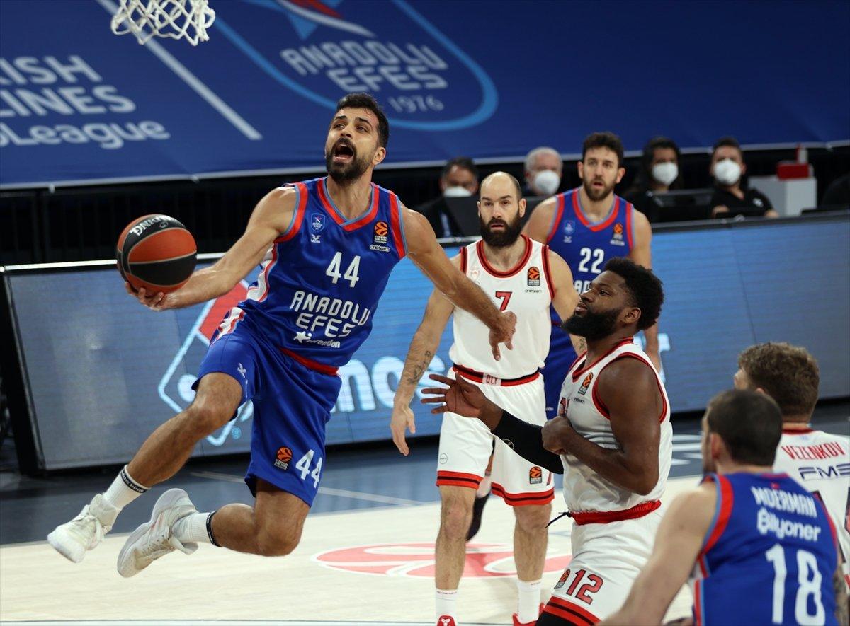 Anadolu Efes Olympiakos'u 23 farkla yendi
