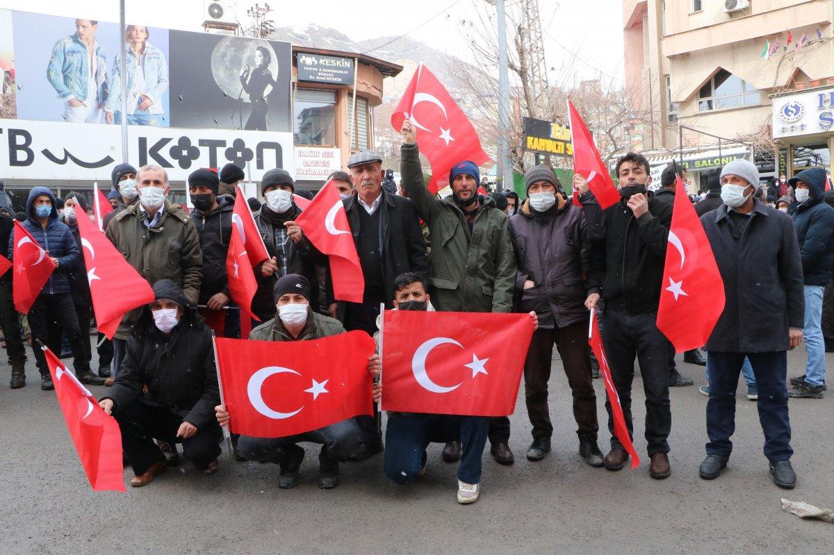 Hakkarililer, Gara'da 13 Türk vatandaşının şehit edilmesine tepki gösterdi