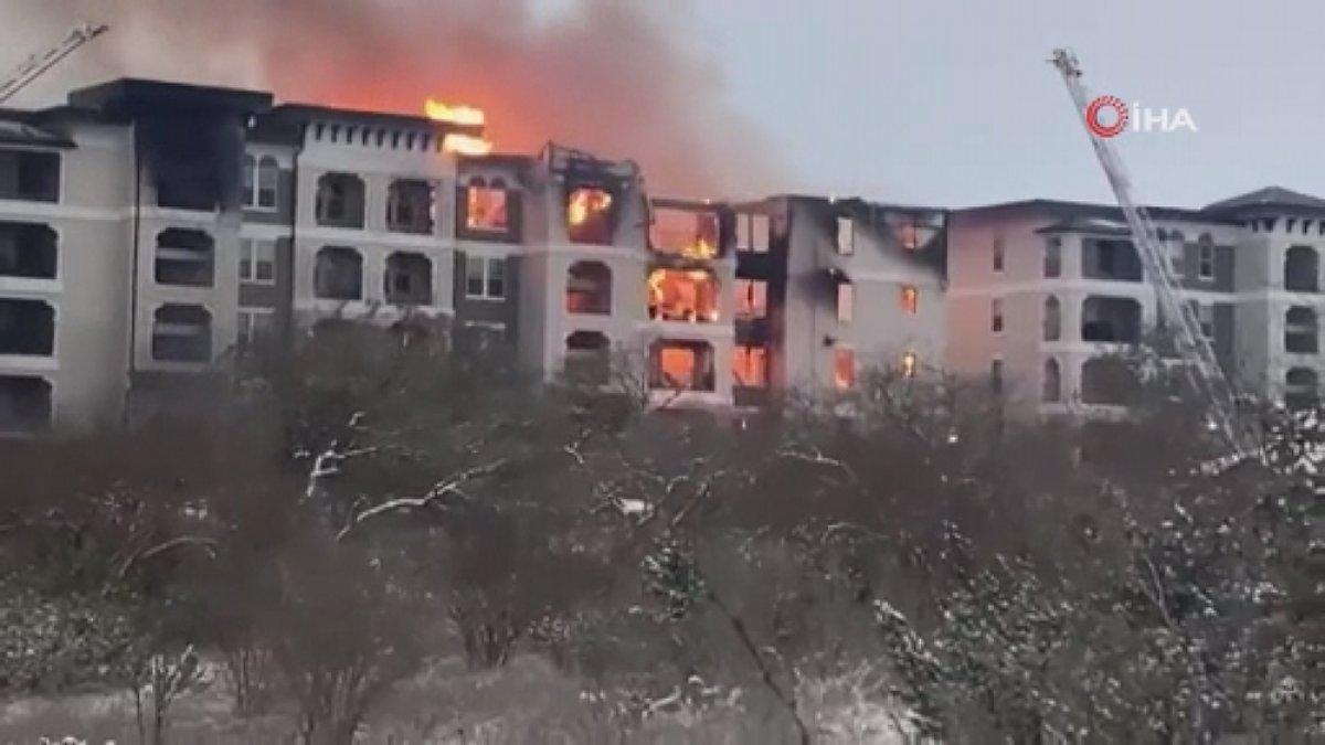 Teksas'ta ısınmak için yaktıkları şömine alev aldı: 4 ölü