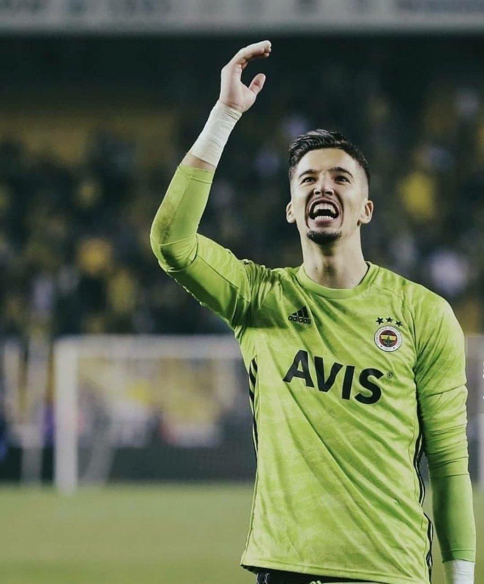 Tottenham, Altay Bayındır'ın peşinde