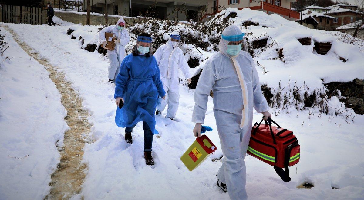 Samsun'da aşı ekiplerine kar ve baraj engel olamadı