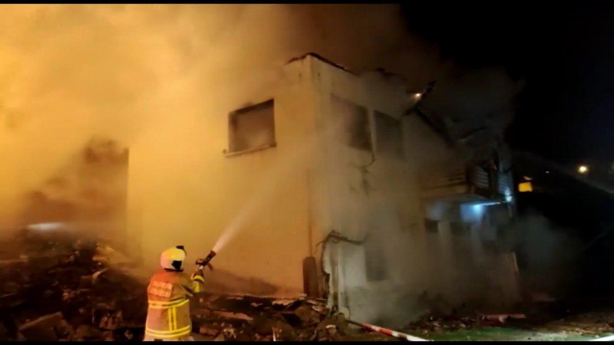 Balıkesir'de çıkan yangında bir ev küle döndü