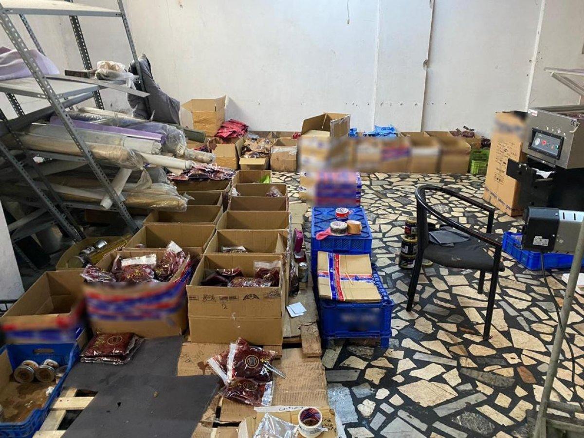 Beyoğlu'nda 5 ton sahte tütün ürünü ele geçirildi