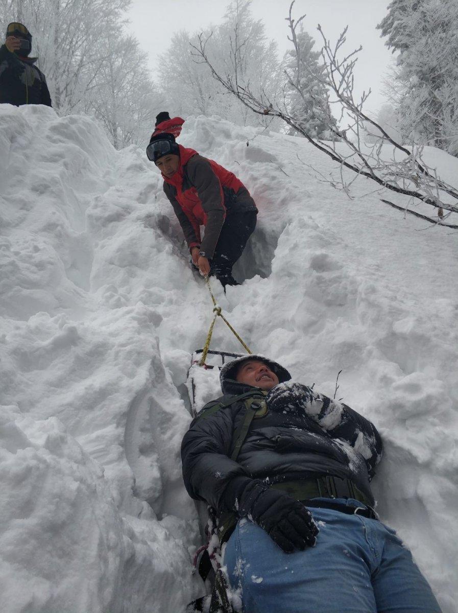 Kocaeli’de 20 metre yükseklikten ormanlık alana düşen turist kurtarıldı