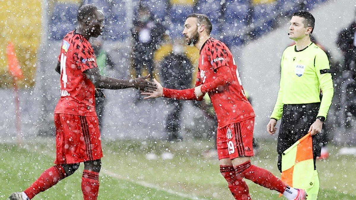 Beşiktaş'ta 10 futbolcunun sözleşmesi bitiyor