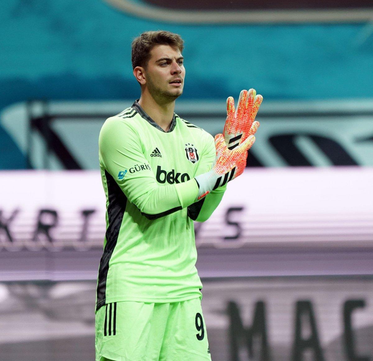 Beşiktaş'ta 10 futbolcunun sözleşmesi bitiyor