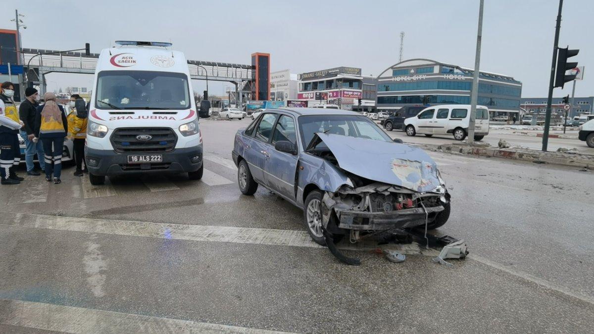 Bursa'da yaya geçidinde ölümden kıl payı kurtuldu