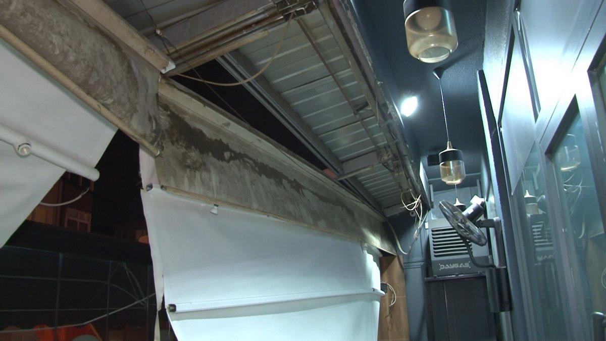 Ümraniye’de üzerine kar kütlesi düşen tente can alıyordu