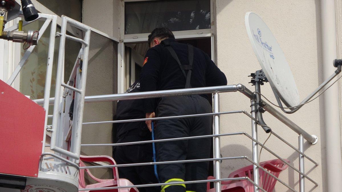 Kocaeli'de 2 gündür haber alınamayan şahıs evinde uyurken bulundu