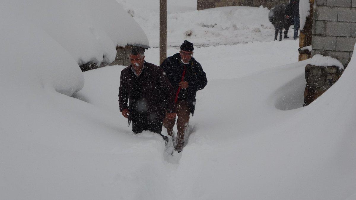 Muş'ta bir köy kara gömüldü