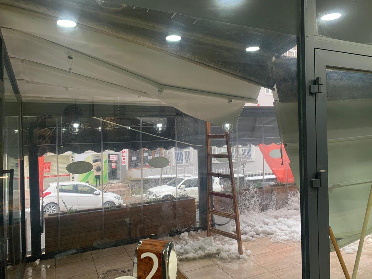 Ümraniye’de üzerine kar kütlesi düşen tente can alıyordu