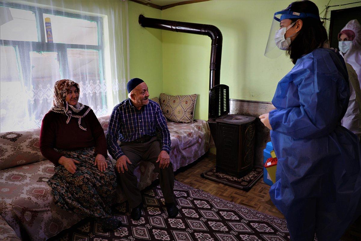 Samsun'da aşı ekiplerine kar ve baraj engel olamadı