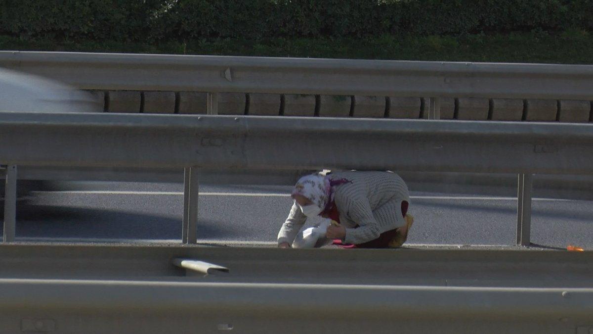 Kağıthane'de mezarlığa ulaşmak isteyenler ölümle burun buruna geliyor