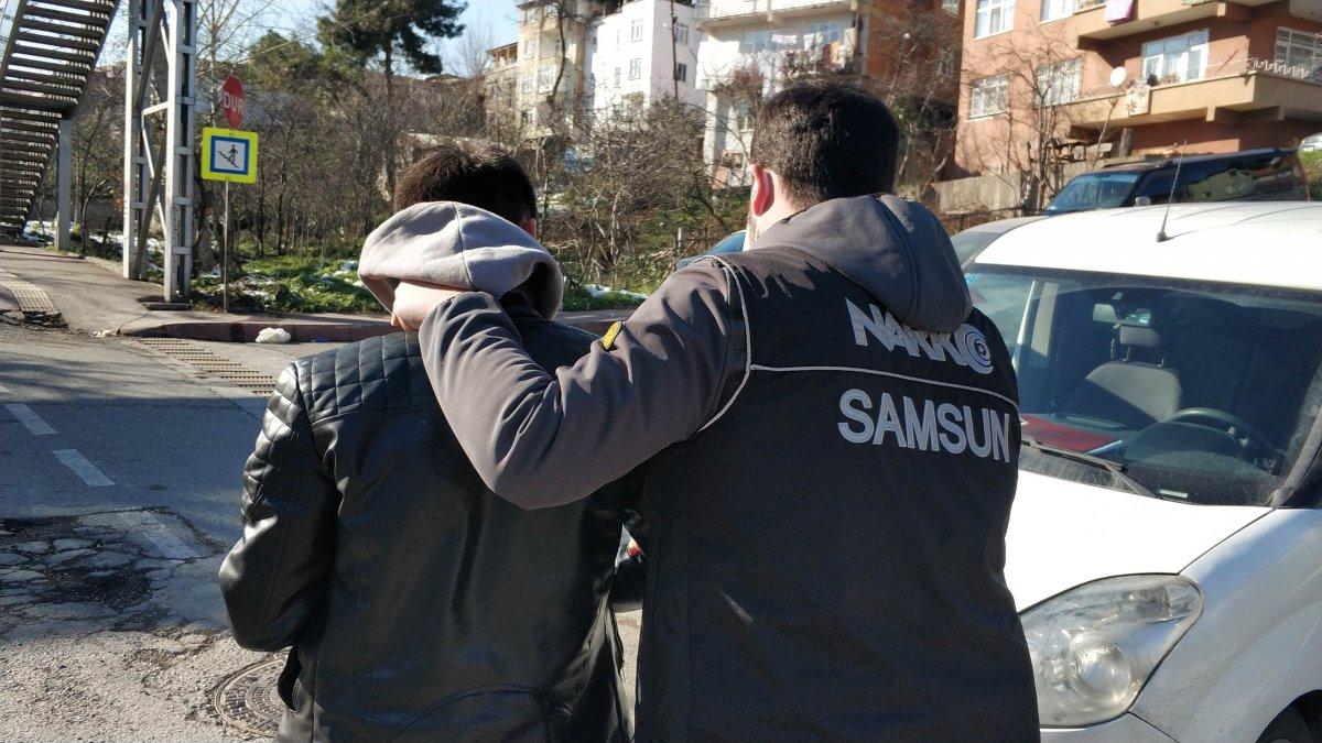 Samsun'da denetime takılan gencin üzerinden uyuşturucu çıktı