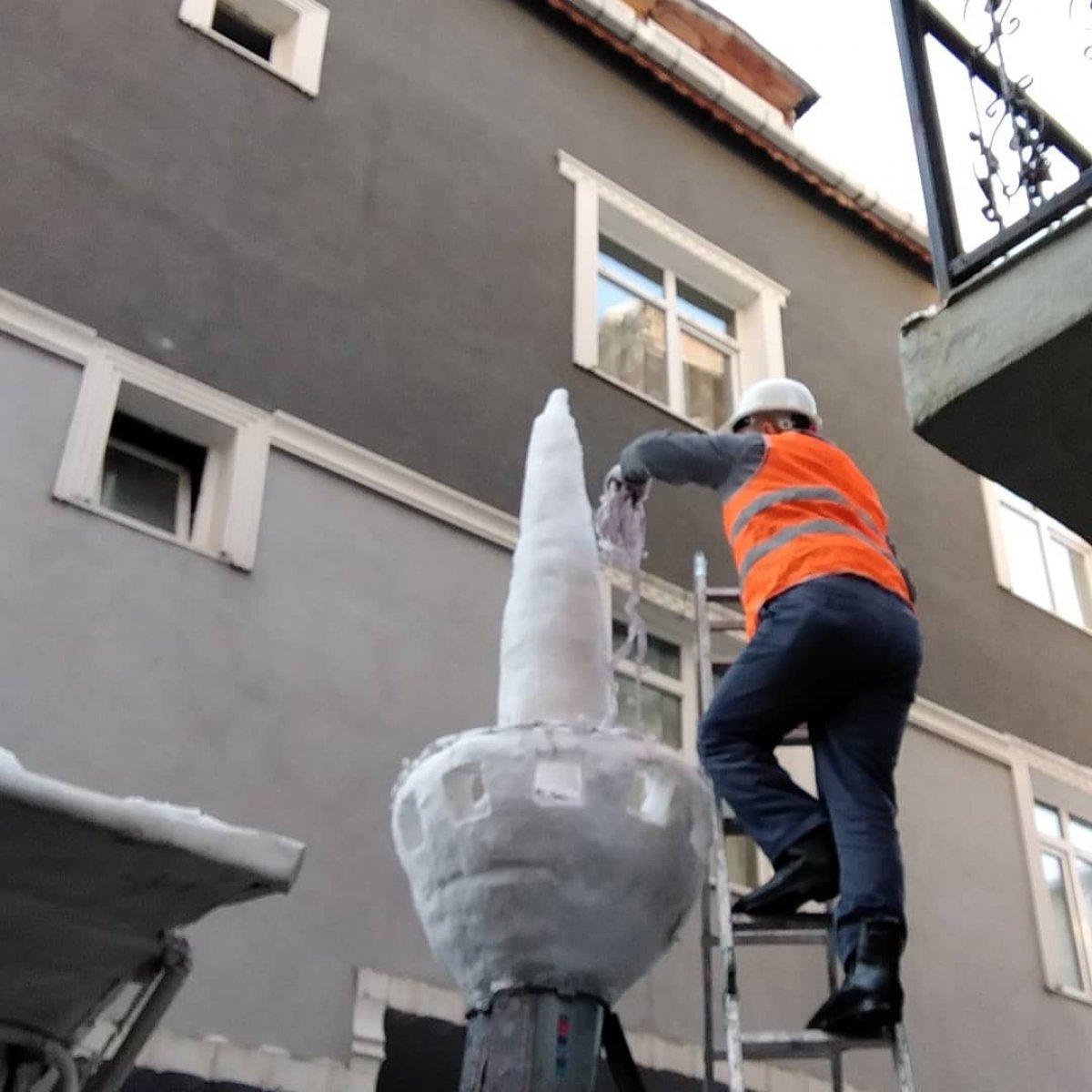 Ümraniye'de kardan minyatür minare yapıldı