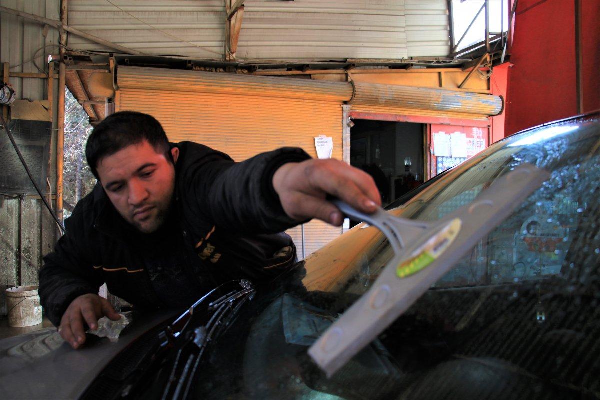 Elazığ'da zihinsel engelli Erhan, işinde usta oldu