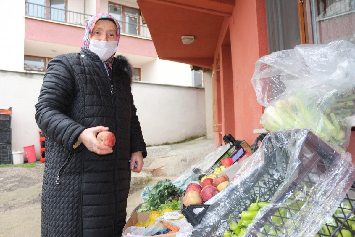 Kocaeli'de mahallenin 'bakkal ablası' çocukların kahramanı oldu