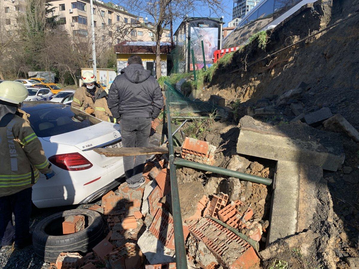 Beşiktaş’ta otoparkın istinat duvarı çöktü