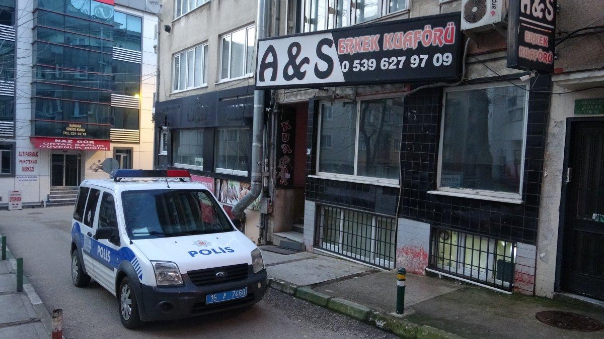 Bursa'da berberden girilen kahvehaneye polis baskını