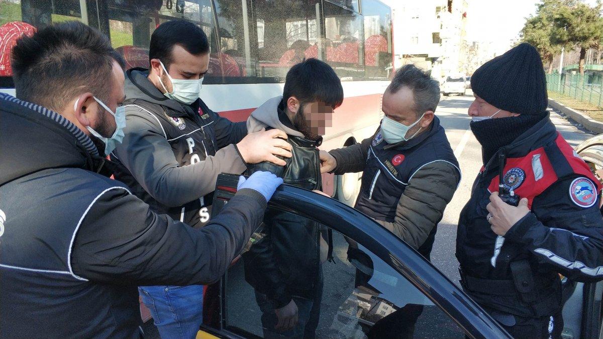 Samsun'da denetime takılan gencin üzerinden uyuşturucu çıktı