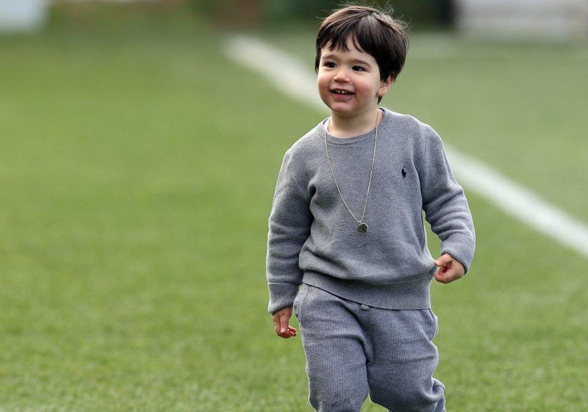 Arda Turan oğluyla birlikte Florya'da