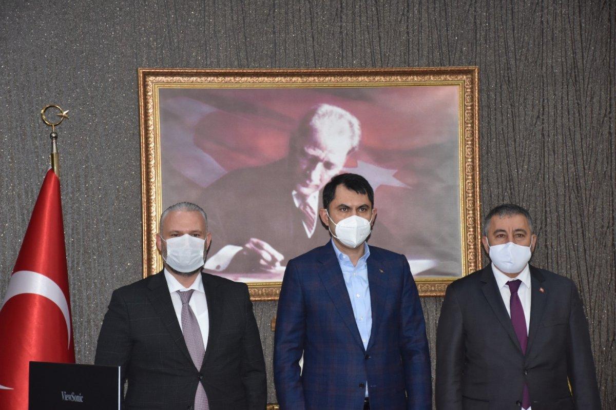 Bakan Kurum'dan Rıza Bey Apartmanı ve Menemen ziyareti