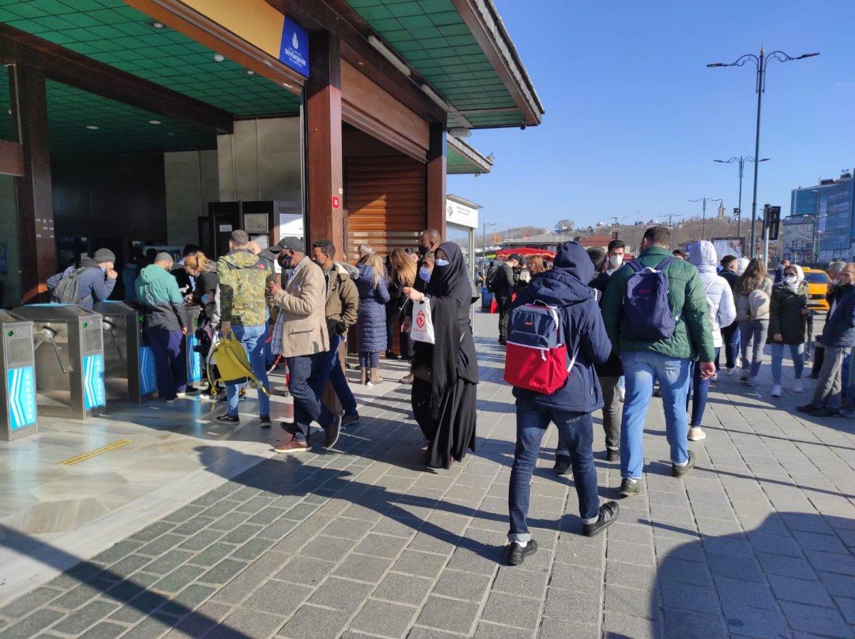 Turistler Eminönü'ne akın etti