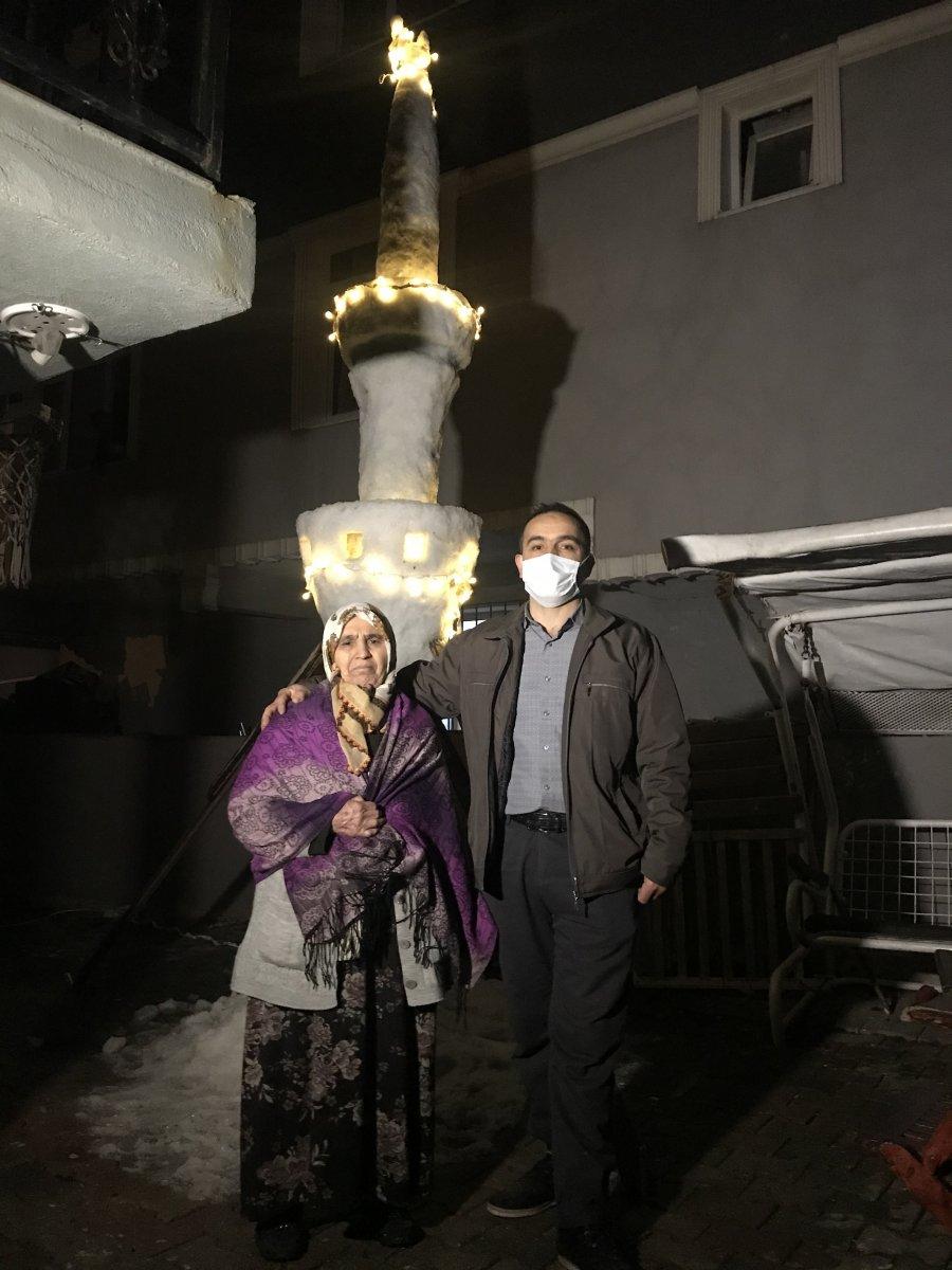 Ümraniye'de kardan minyatür minare yapıldı