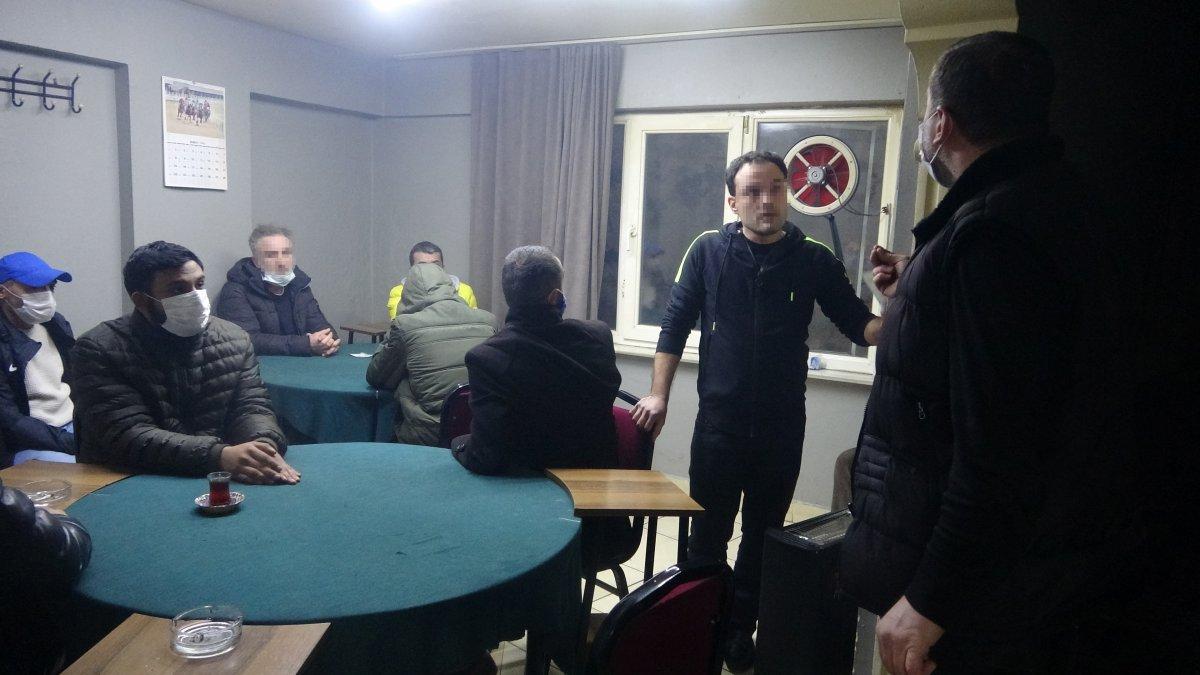 Bursa'da berberden girilen kahvehaneye polis baskını