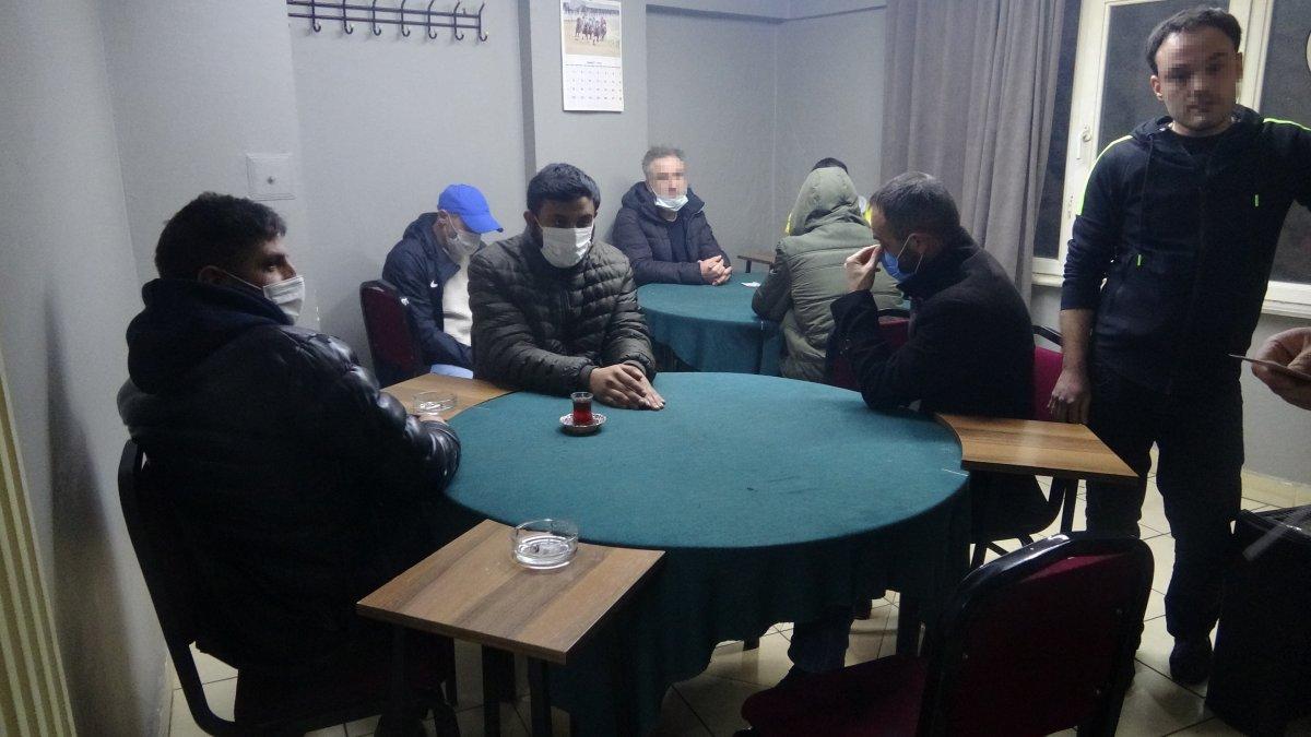 Bursa'da berberden girilen kahvehaneye polis baskını