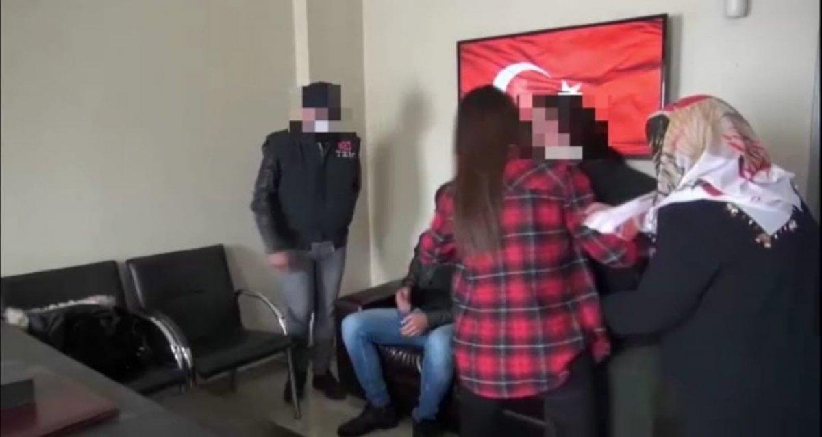 Van'da kadın terörist teslim oldu