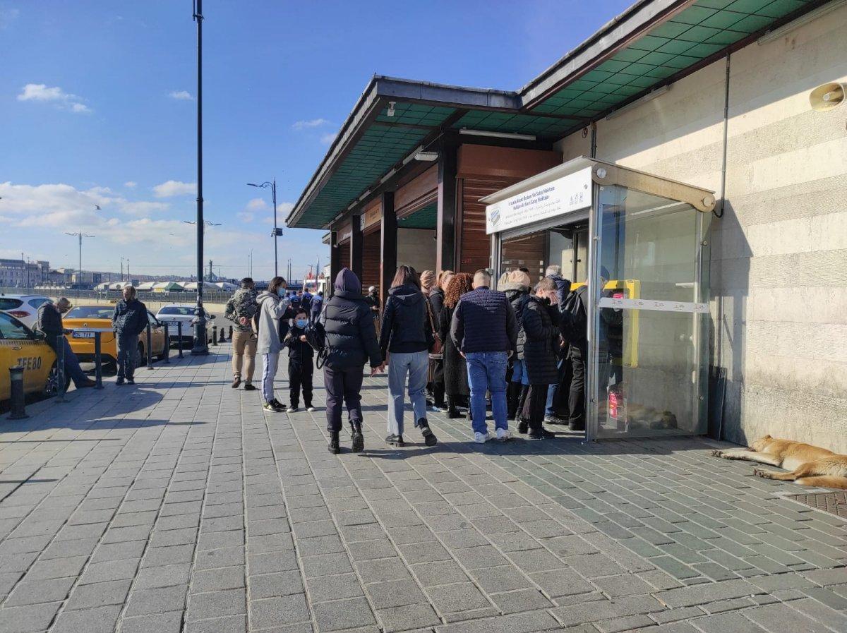 Turistler Eminönü'ne akın etti