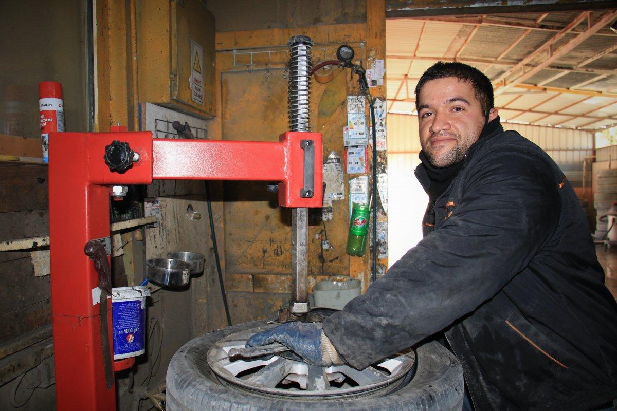 Elazığ'da zihinsel engelli Erhan, işinde usta oldu