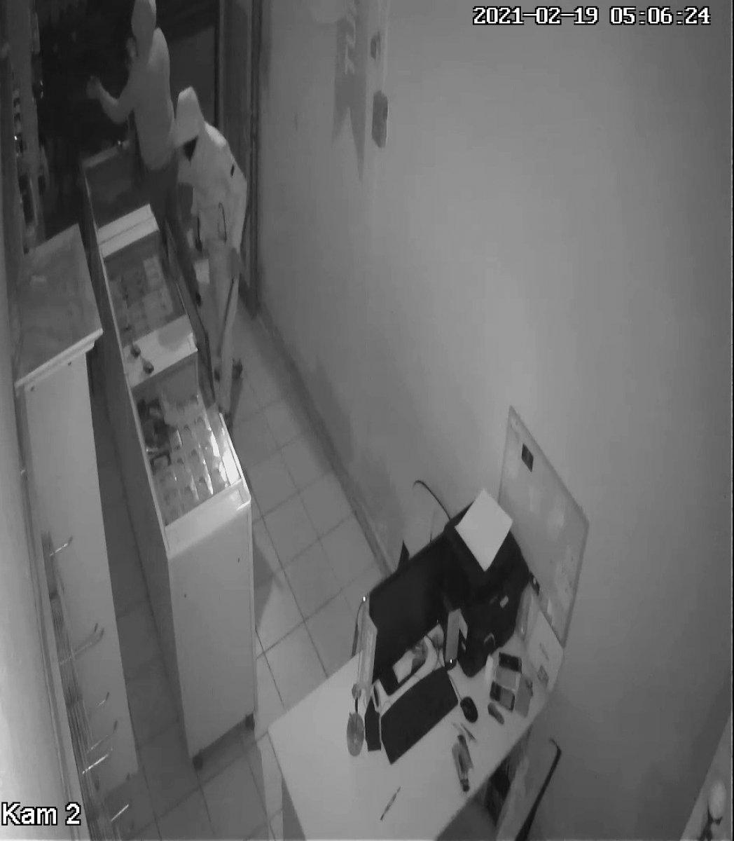 Diyarbakır'da 2'nci kez soyulan esnaf, hırsızı çaya davet etti