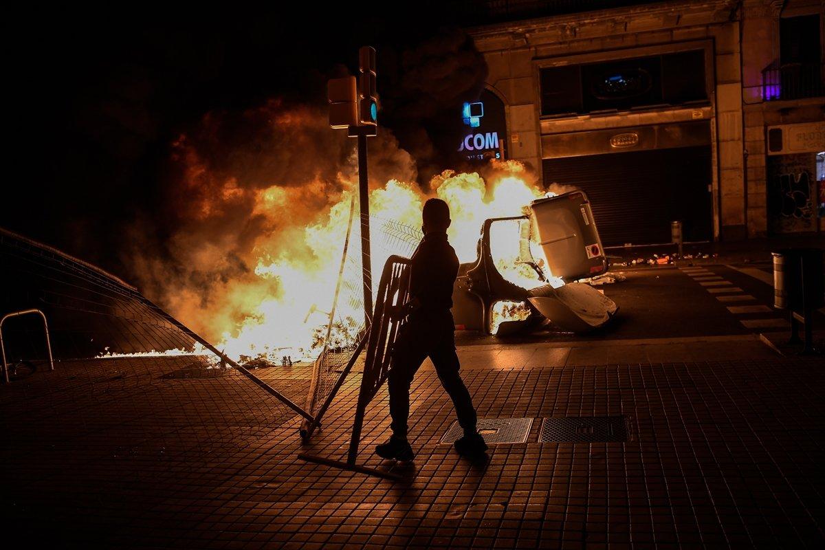 İspanya'da tutuklanan rapçi Hasel'e destek gösterileri devam ediyor
