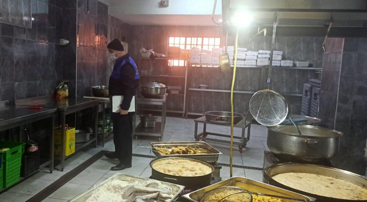 İstanbul'da 70 kilo bozuk tavuk ele geçirildi