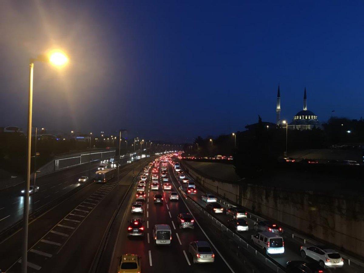 Kısıtlama sonrası İstanbul'da trafik yoğunluğu