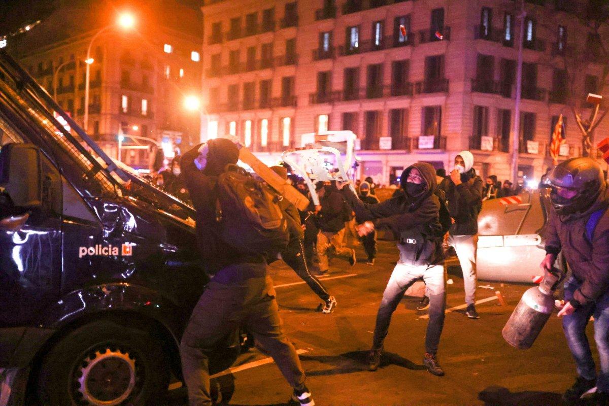 İspanya'da tutuklanan rapçi Hasel'e destek gösterileri devam ediyor