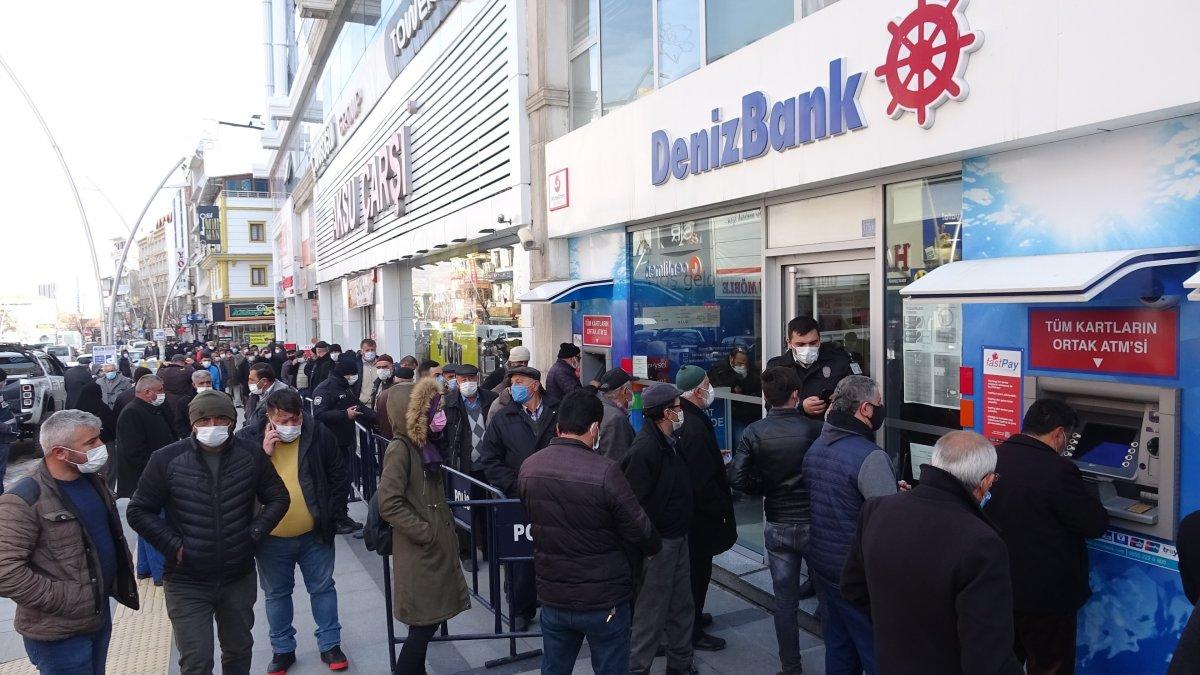 Riskli iller arasında yer alan Tokat'ta korkutan kalabalık