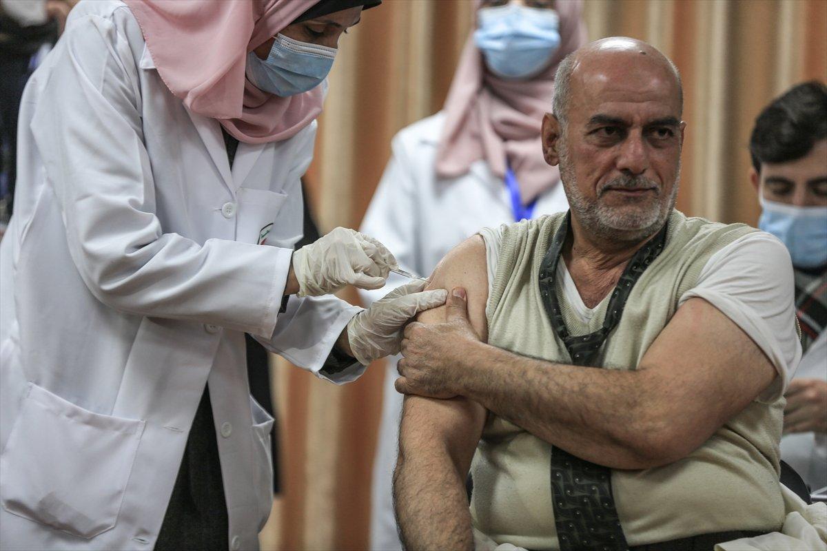 Gazze'de koronavirüs aşılaması başladı