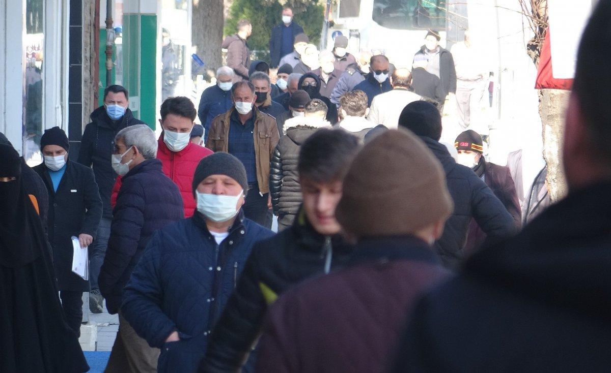 Riskli iller arasında yer alan Tokat'ta korkutan kalabalık