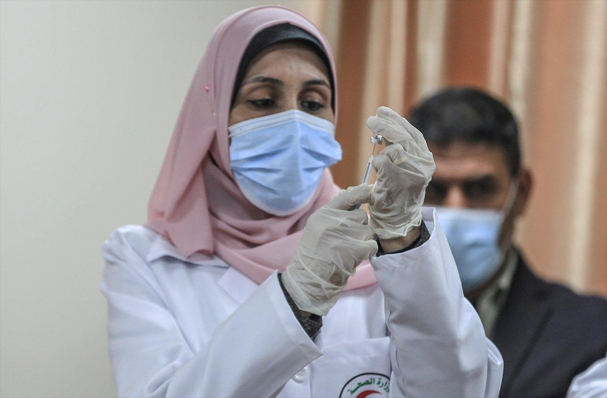 Gazze'de koronavirüs aşılaması başladı