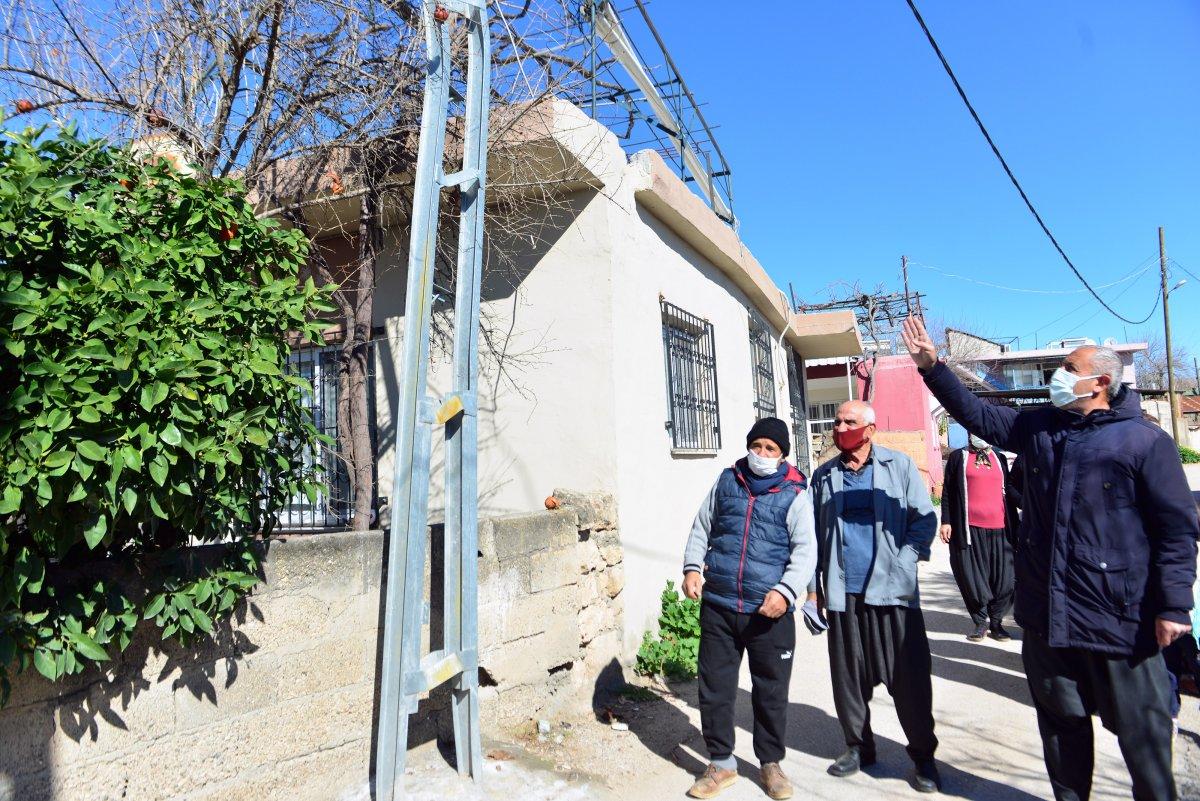 Adana’da tırların geçtiği sokağın sakinleri çözüm bekliyor