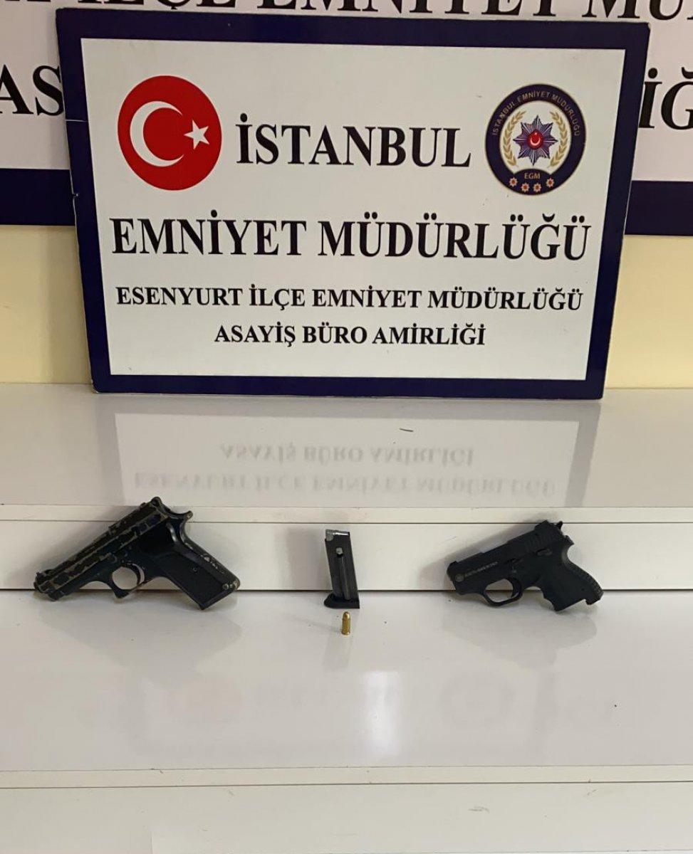 Esenyurt'ta borcunu ödemeyen arkadaşını silahla vurdu