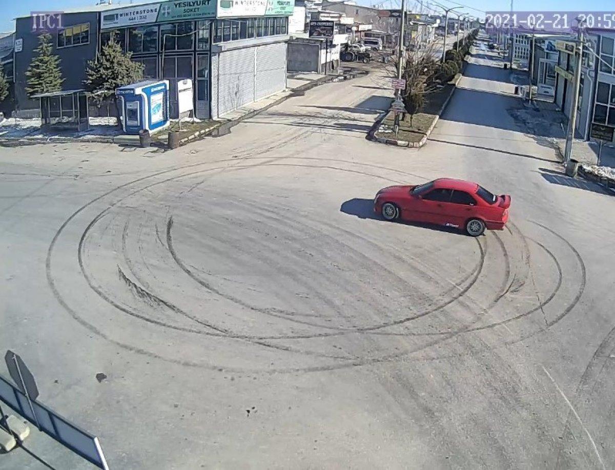 Afyonkarahisar'da kısıtlamada drift atan sürücüye para cezası
