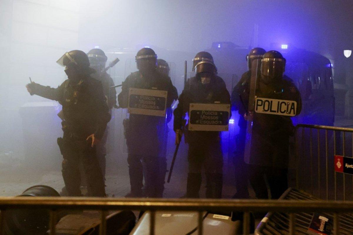 İspanya'da tutuklanan rapçi Hasel'e destek gösterileri devam ediyor