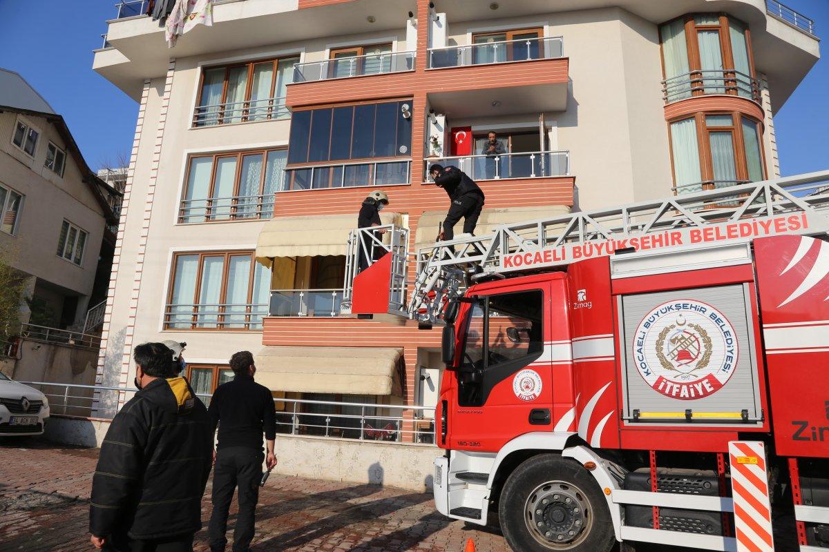 Kocaeli'de haber alınamayan adam evinde ölü bulundu