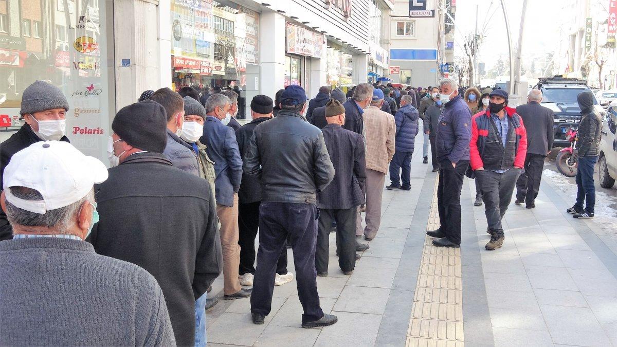 Riskli iller arasında yer alan Tokat'ta korkutan kalabalık