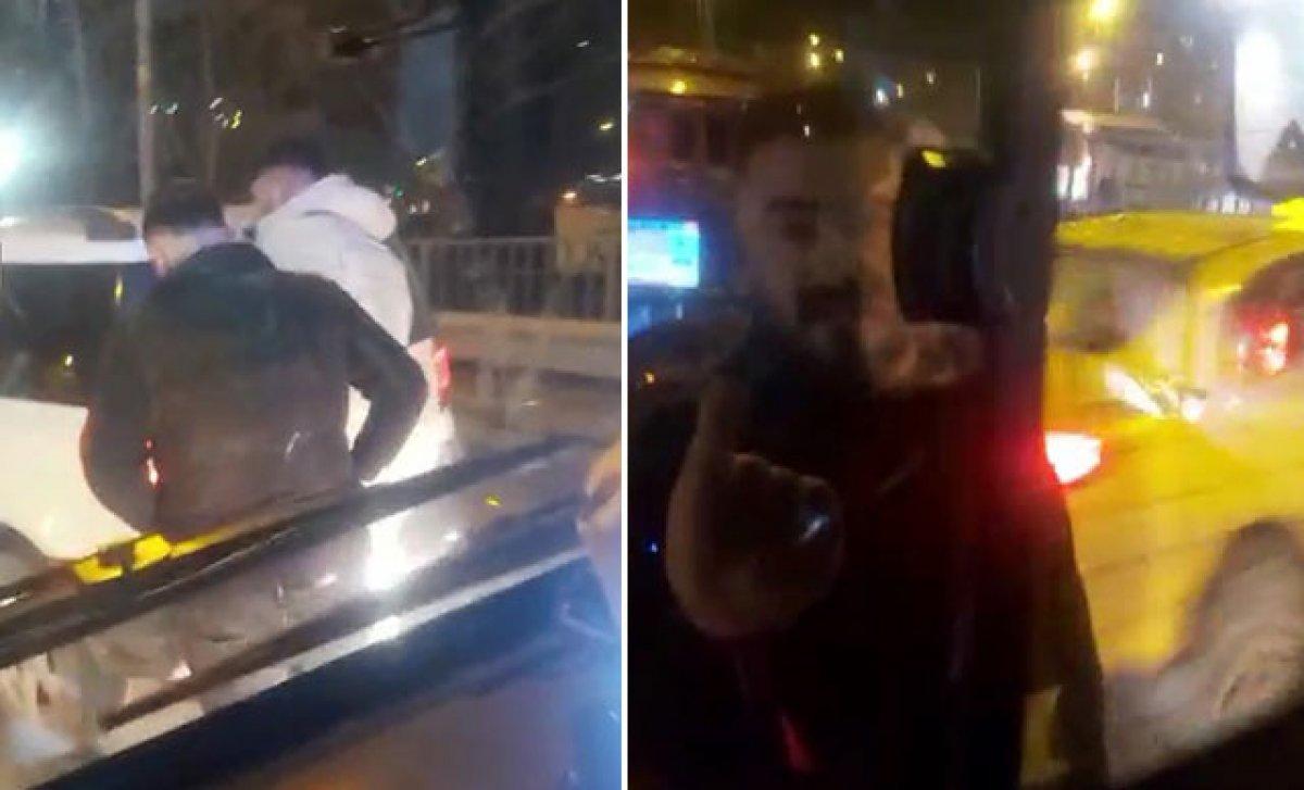 Bakırköy’de iki saldırgan İETT otobüsünün önünü kesti