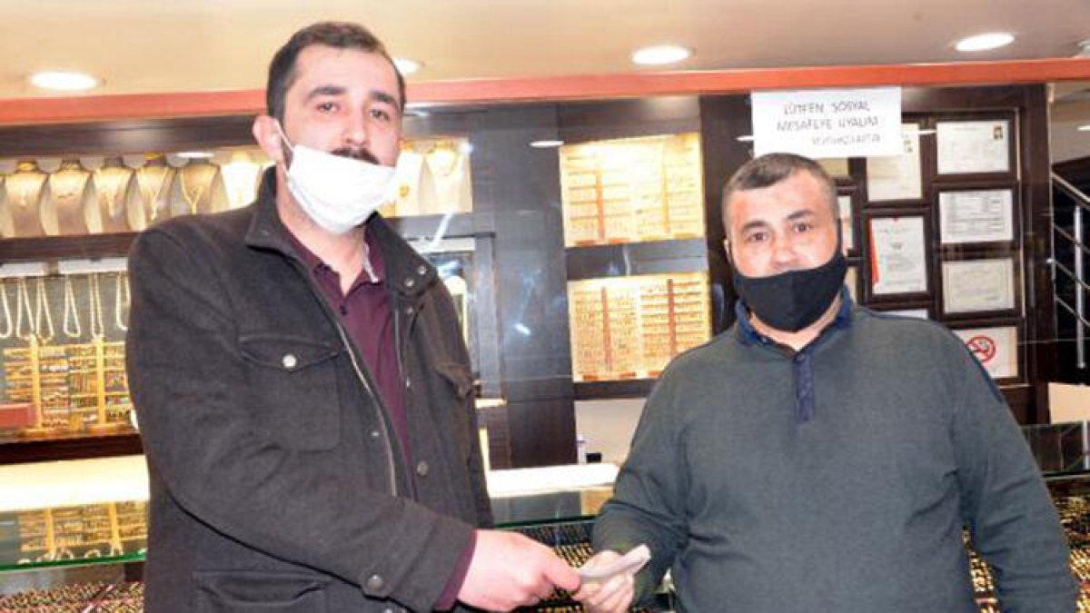 Kahramanmaraş'ta kuyumcunun fazla verdiği 10 bin 800 lirayı iade etti